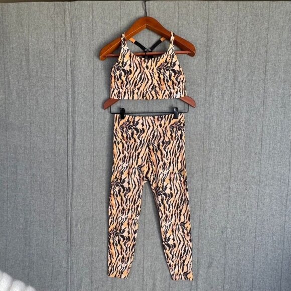 Lorna Jane Animalistic Print Sports Bra Top Ankle Biter Leggings Cord Set Size M - Picture 1 of 12